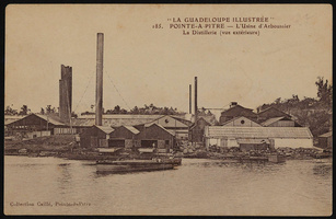 Pointe-à-Pitre - L'Usine d'Arboussier, la Distillerie (vue extérieure)   Pointe-à-Pitre