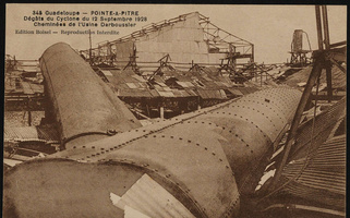 Pointe-à-Pitre - Dégâts du Cyclone du 12 Septembre 1928. Cheminées de L'Usine Darboussier