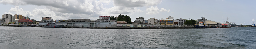 Vue du terminal de croisières depuis la mer