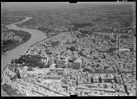 Avignon (1949)