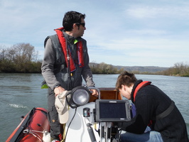 Prelevements en bateau sur le Rhone et l'Isere