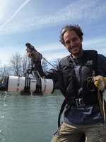 Prelevements en bateau sur le Rhone et l'Isere