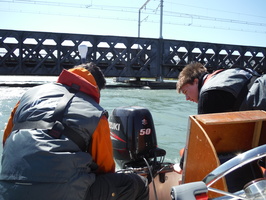Prelevements en bateau sur le Rhone et l'Isere