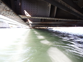 Prelevements en bateau sur le Rhone et l'Isere