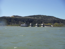 Prelevements en bateau sur le Rhone et l'Isere