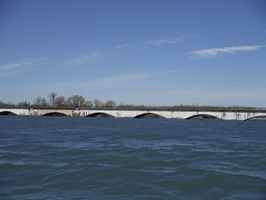 Prelevements en bateau sur le Rhone et l'Isere
