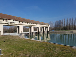 Travaux sur le Rhone sur le canal de Jonage