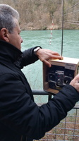 Mesure de debit et prelevement d'eau de riviere sur le Rhone a Chancy en Suisse
