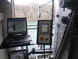 Mesure de debit et prelevement d'eau de riviere sur le Rhone a Chancy en Suisse