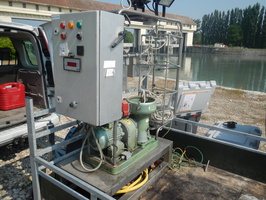 Prise de matiere en suspension d'eau du Rhone avec les centrifugeuses fixe et mobile a Jons 