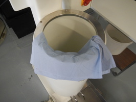 Prise de matiere en suspension d'eau du Rhone avec les centrifugeuses fixe et mobile a Jons 