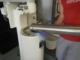 Prise de matiere en suspension d'eau du Rhone avec les centrifugeuses fixe et mobile a Jons 