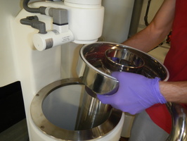 Prise de matiere en suspension d'eau du Rhone avec les centrifugeuses fixe et mobile a Jons 