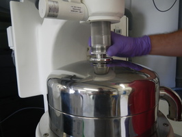 Prise de matiere en suspension d'eau du Rhone avec les centrifugeuses fixe et mobile a Jons 