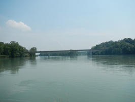Prise de matiere en suspension d'eau du Rhone avec les centrifugeuses fixe et mobile a Jons 