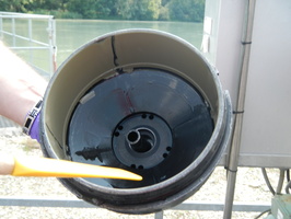 Prise de matiere en suspension d'eau du Rhone avec les centrifugeuses fixe et mobile a Jons 