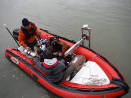 Mesure Adcp couplee a un DGPS sur le Rhone a Jons au niveau du barrage Edf